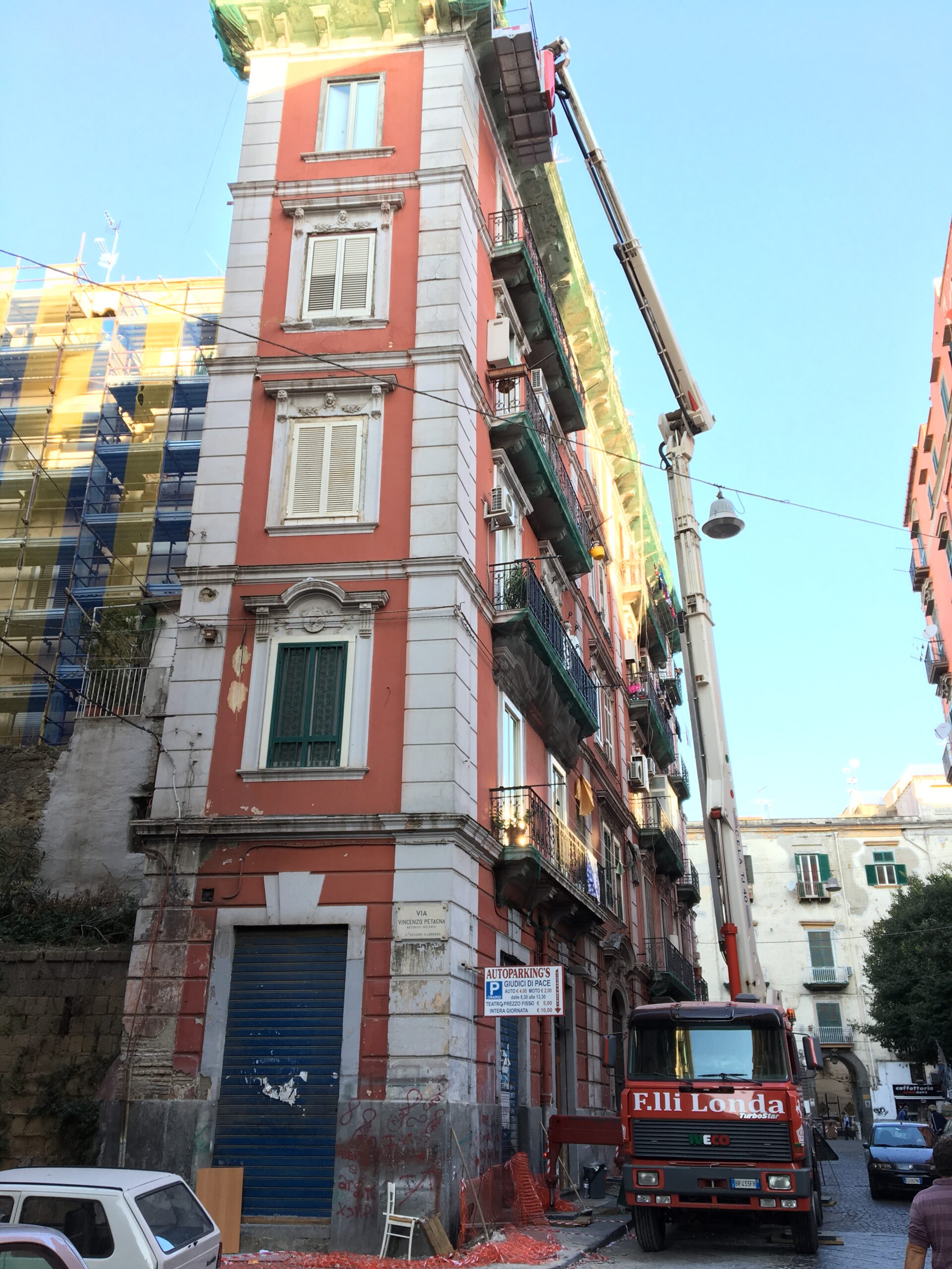 Manutenzione cornicione Condominio Napoli Traversa Via Foria
