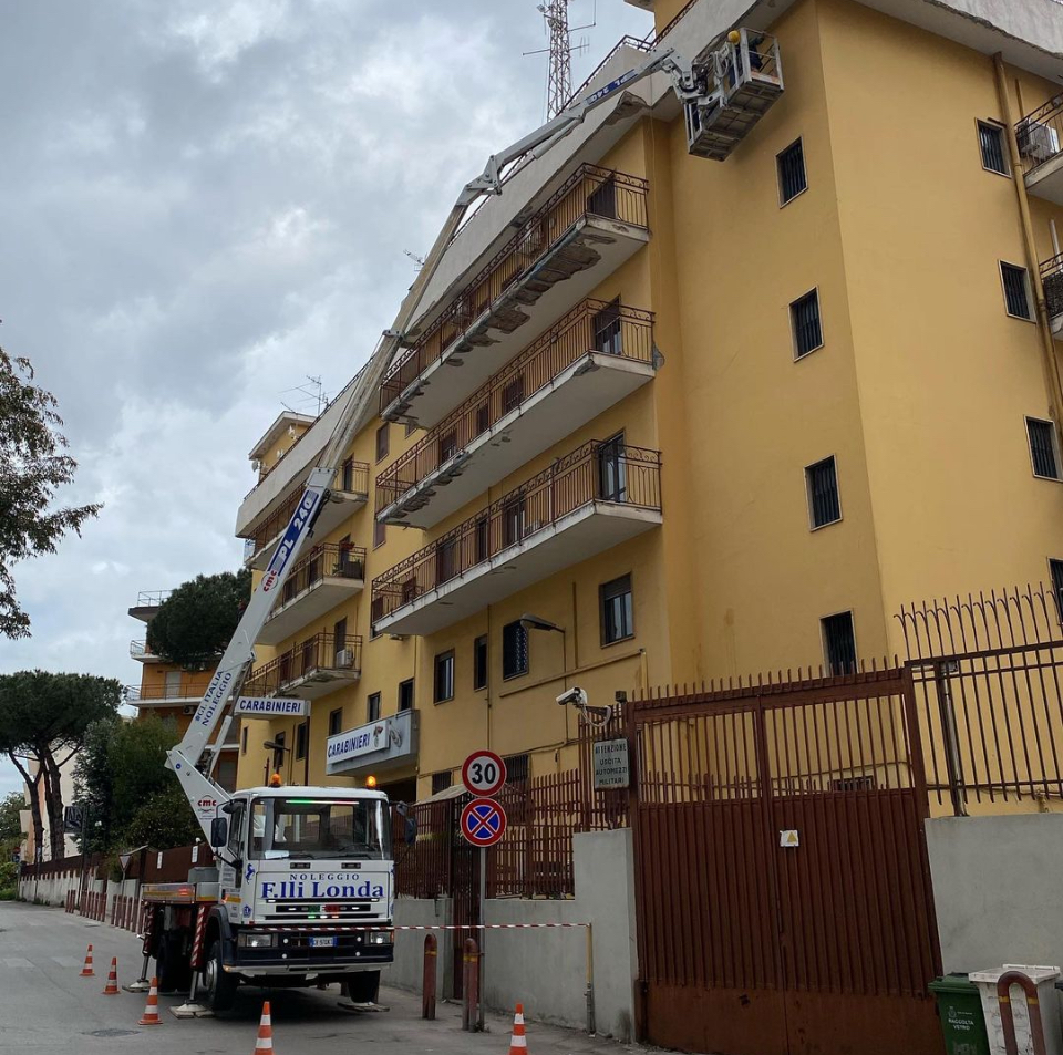 Spicconatura e messa in sicurezza Comando Carabinieri Aversa (CE)