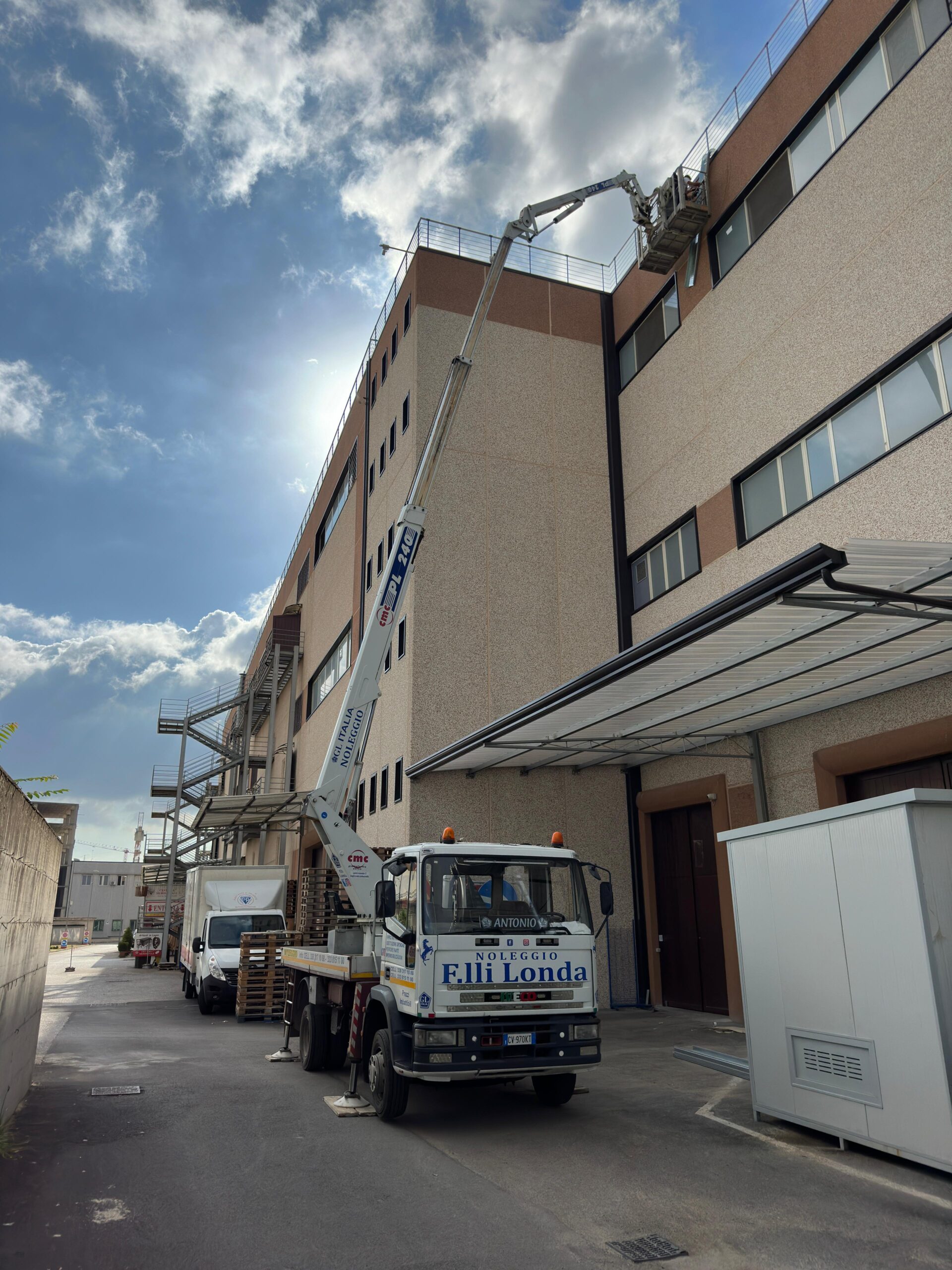 Montaggio canalina per fotovoltaico presso Zona industriale Frattamaggiore Napoli