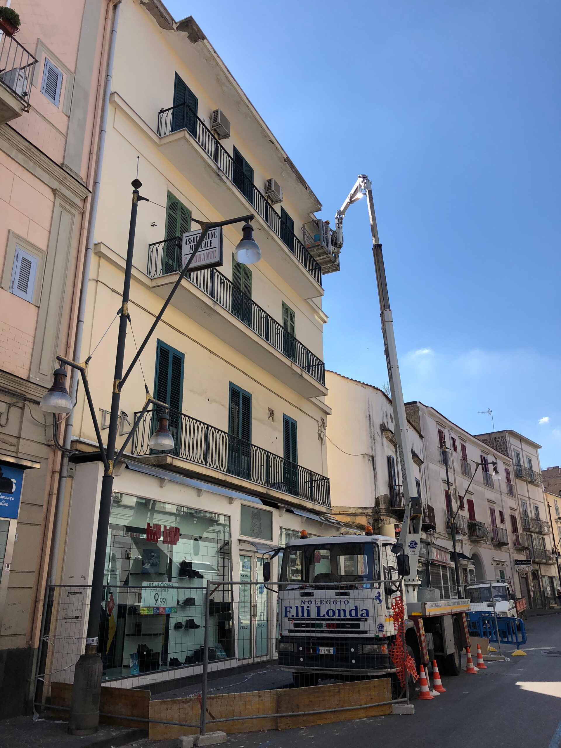 Spicconatura e messa in sicurezza Condominio Frattamaggiore NA