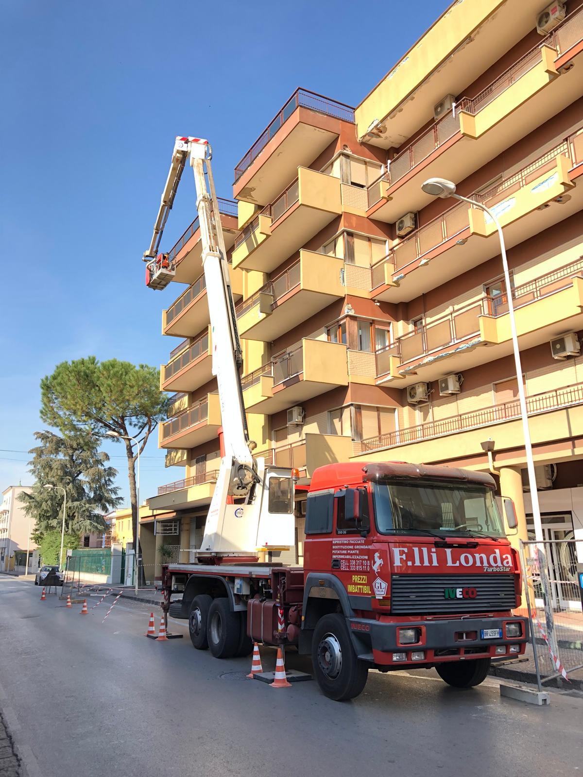 Spicconatura e messa in sicurezza condominio Frattamaggiore (NA)