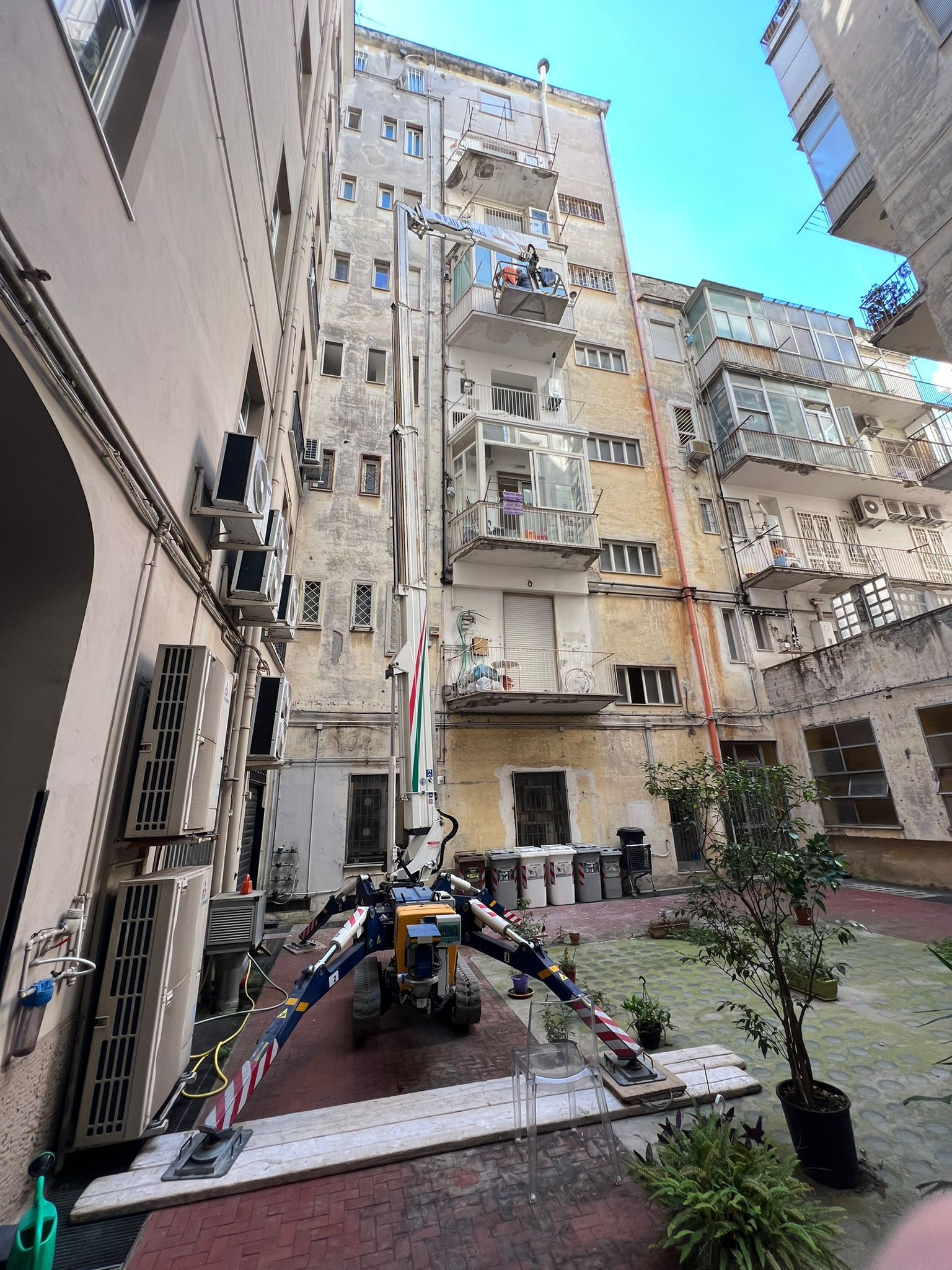Manutenzione frontalino balcone Condominio P.zza Aldo Masullo Napoli