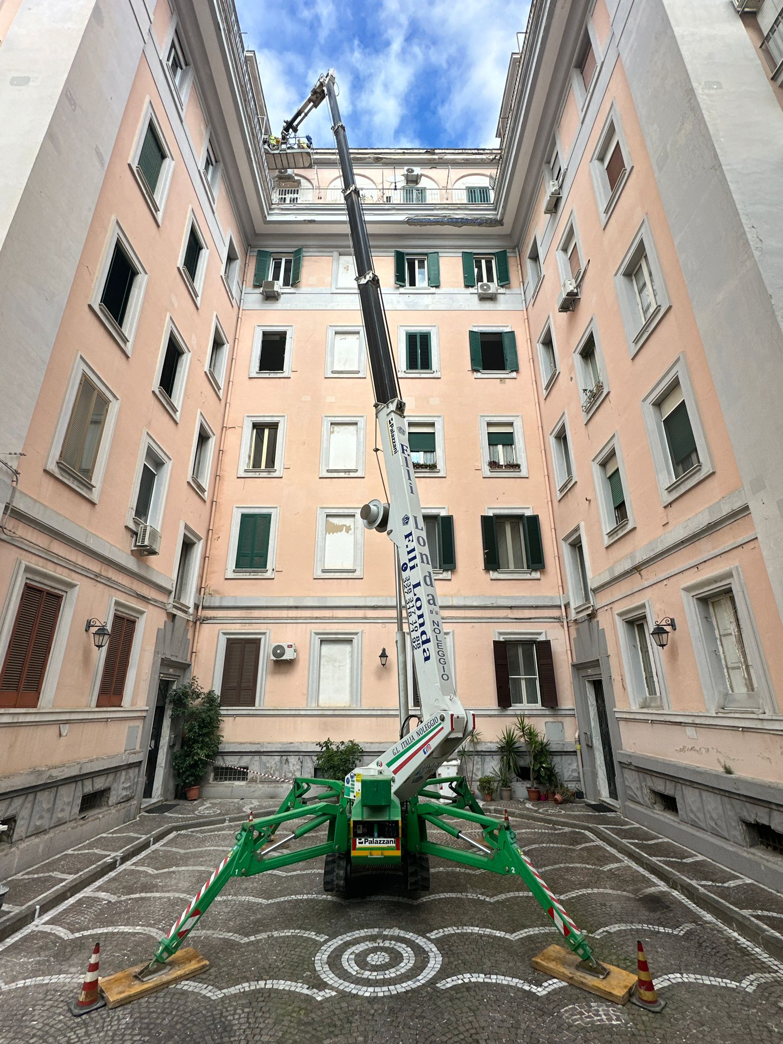 Spicconatura e messa in sicurezza Condominio Vomero V. Gemito 3