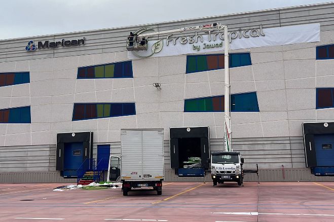 Montaggio Insegna presso  zona industriale Nola