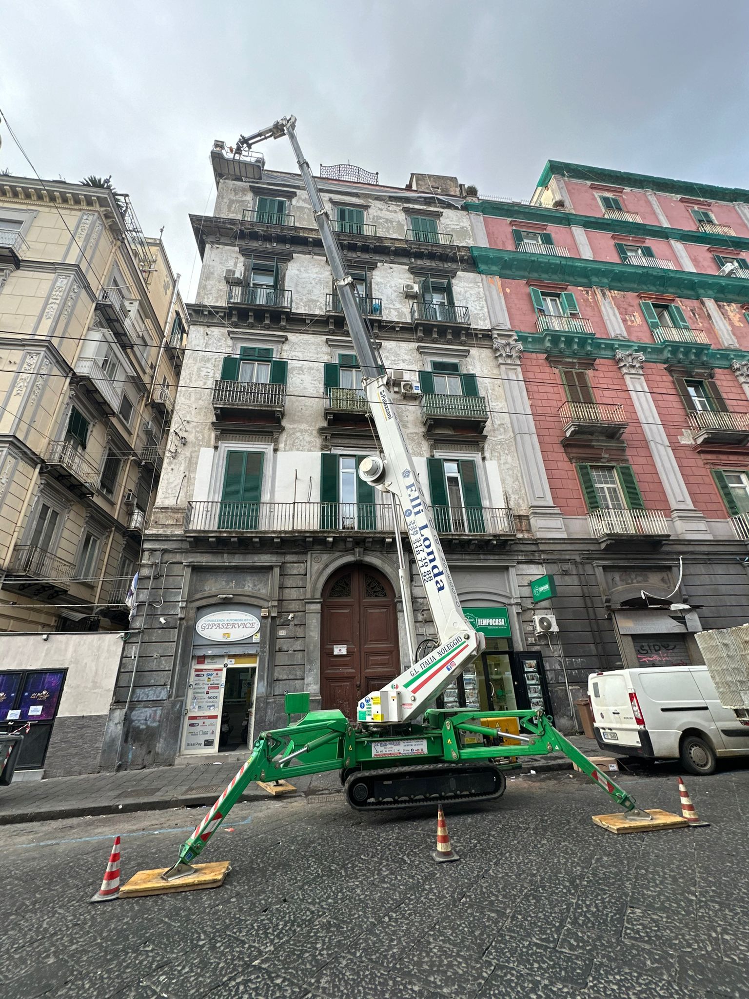 Messa in sicurezza cornicione Via Cesare Rosaroll Napoli