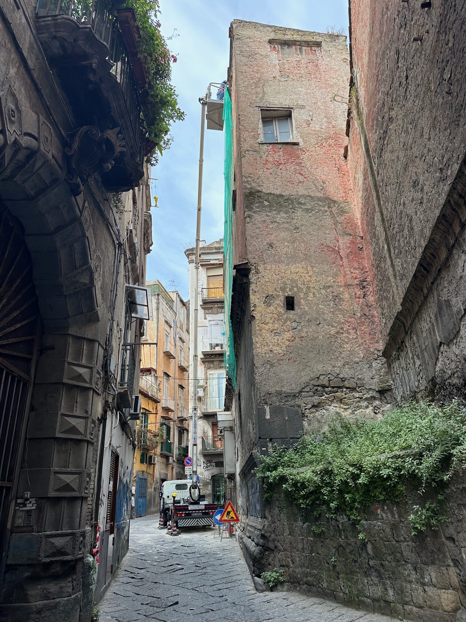 Messa in sicurezza Napoli Centro Storico per lavorare in spazi ridotti abbiamo sempre la soluzione adatta a te