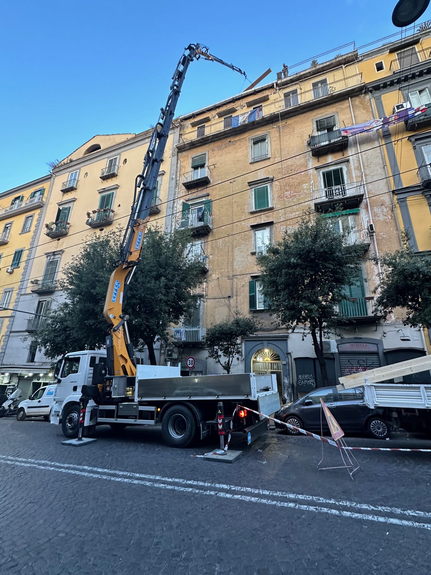Sollevamento travi in legno Napoli