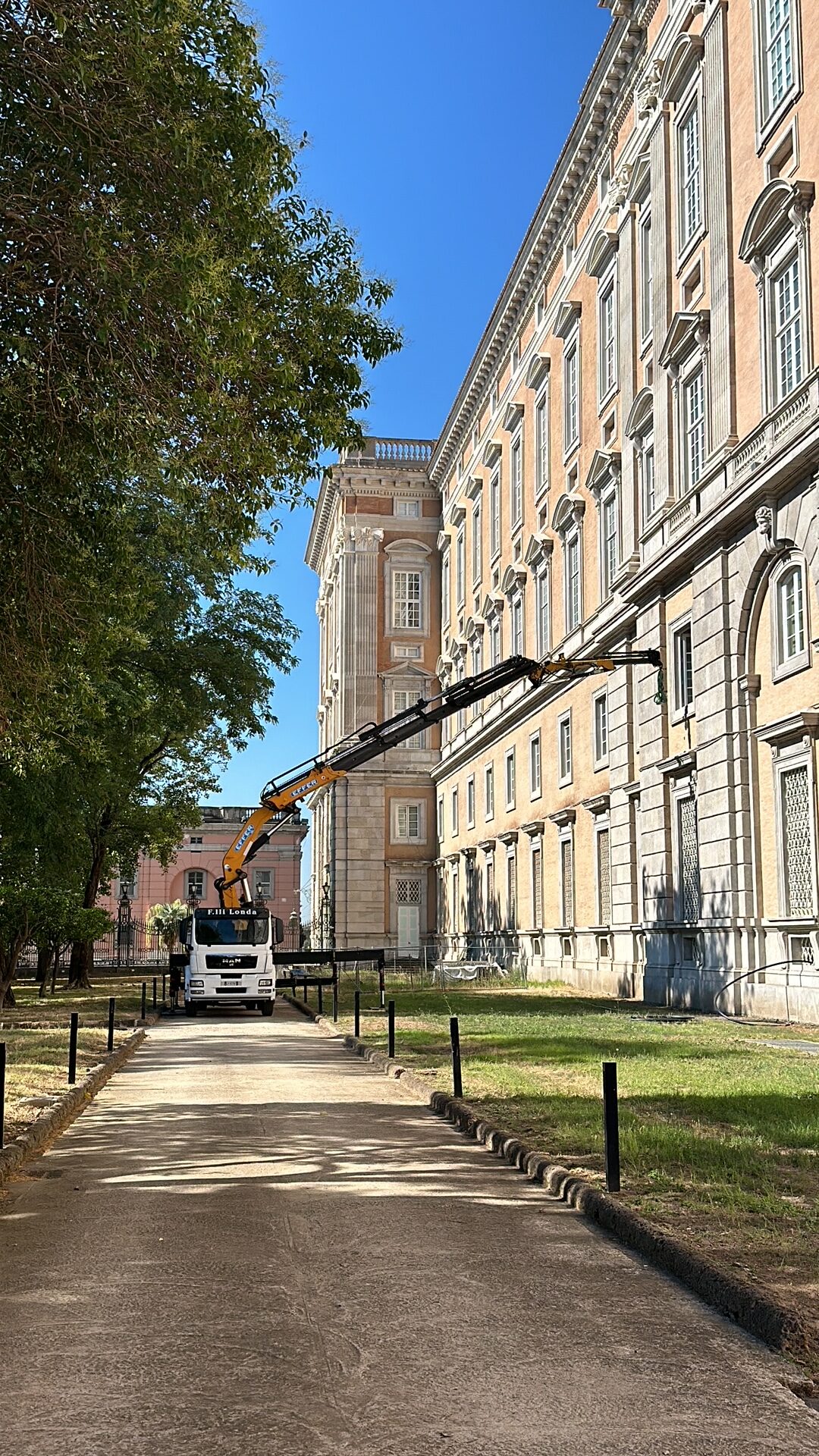 Sollevamento porte presso Reggia Caserta