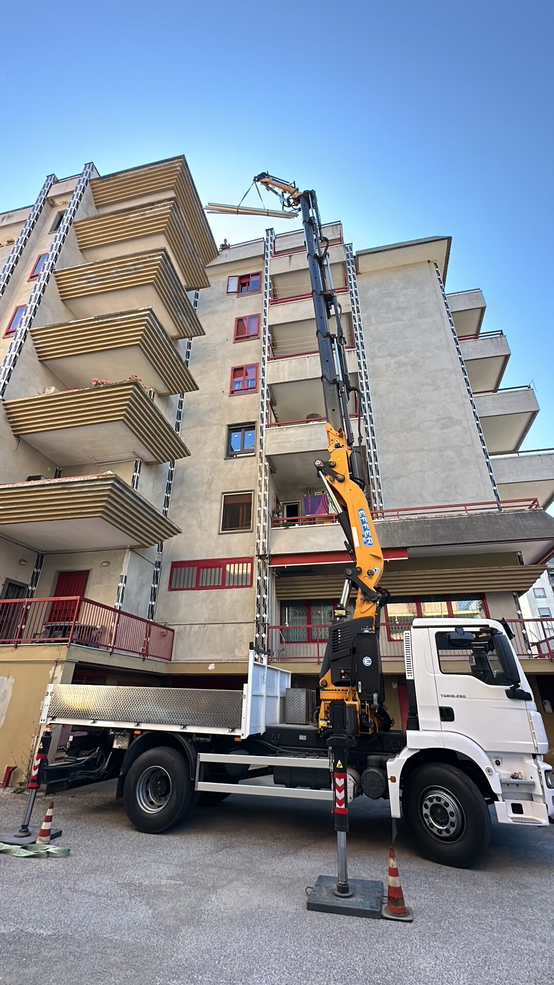 Sollevamento struttura per fotovoltaico presso Pontecagnano