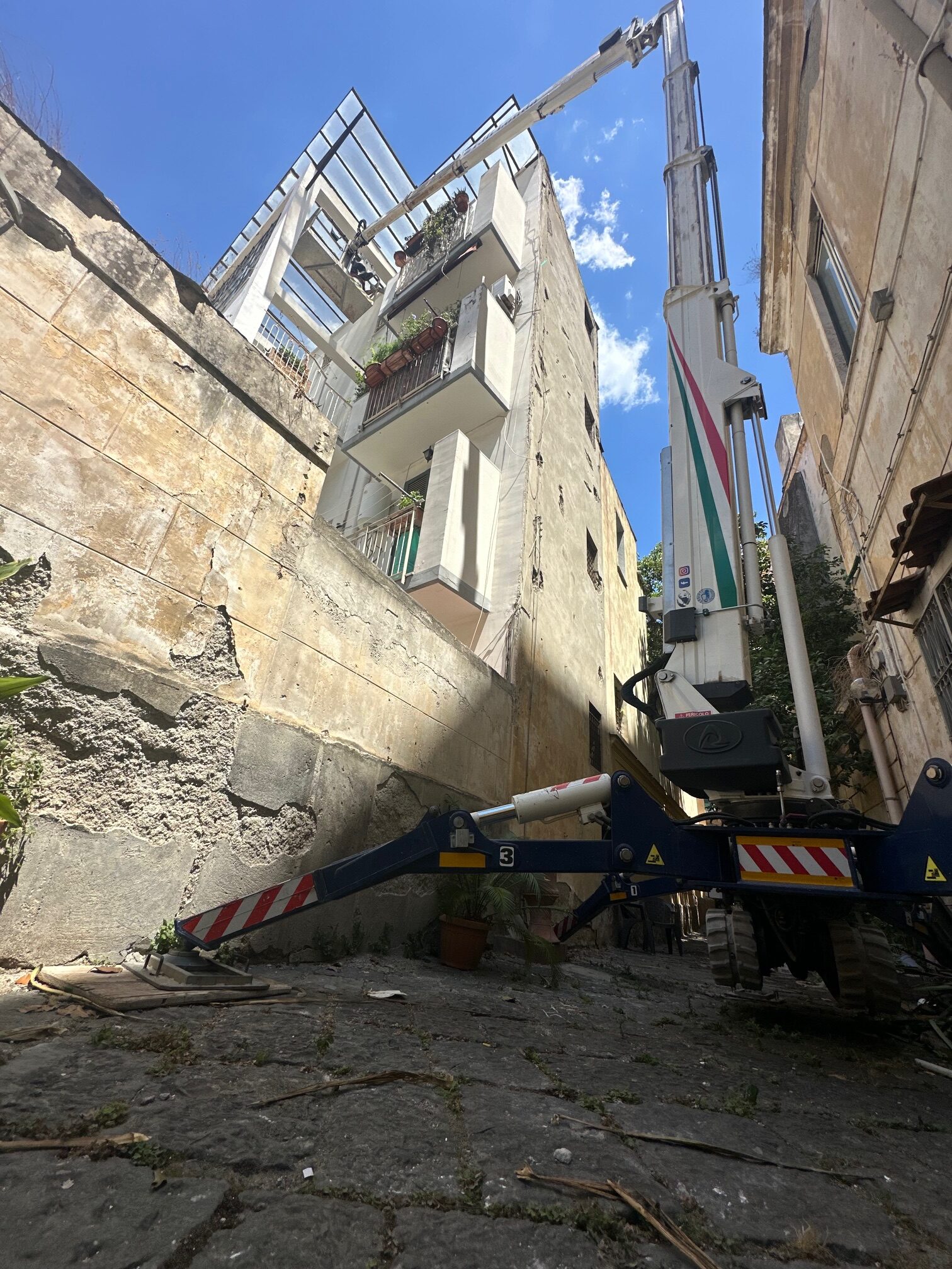 Manutenzione in spazi ridotti e poco accessibili abbiamo sempre la soluzione adatta a te presso Chiaia Napoli