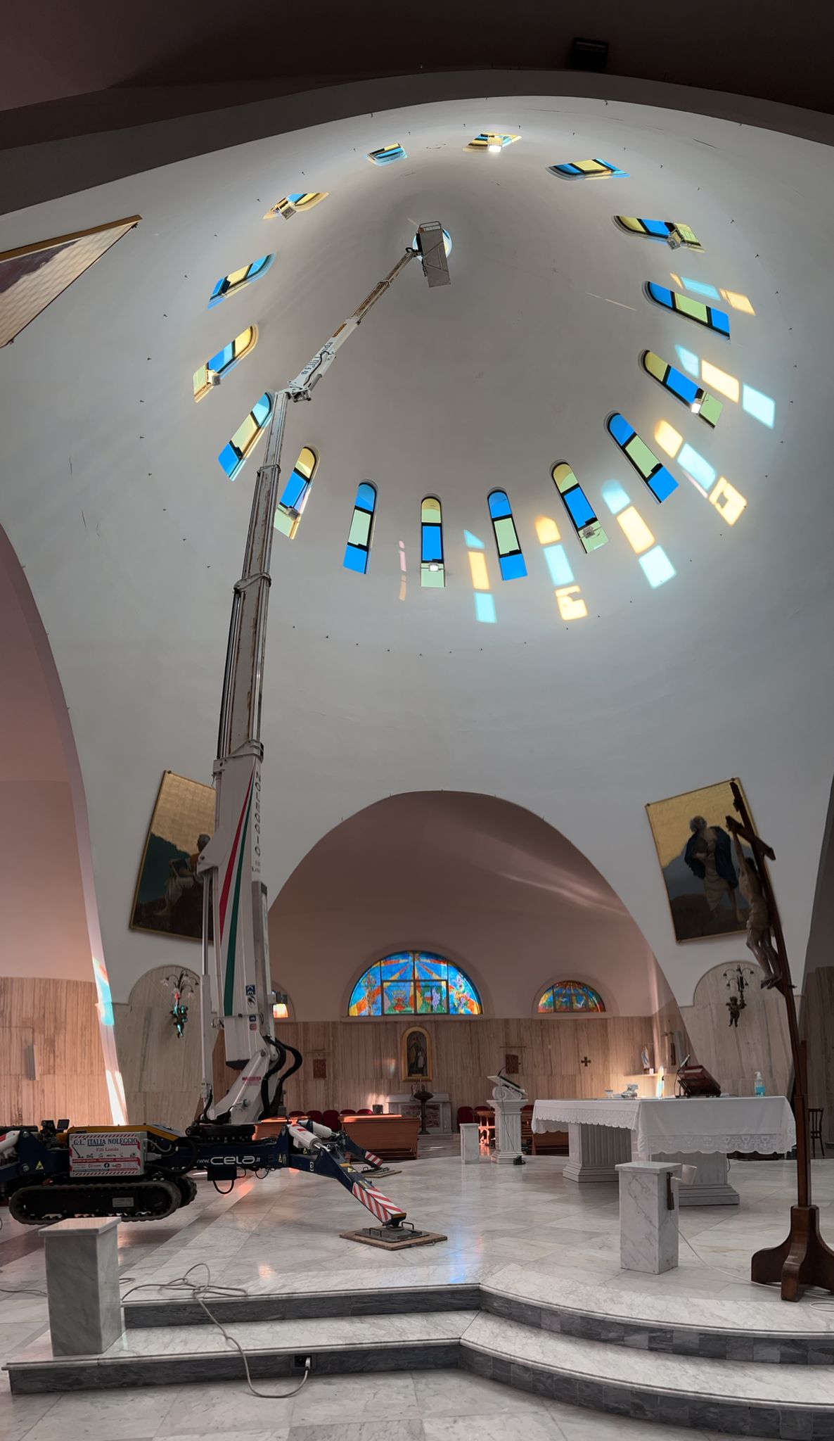 Intervento manutenzione con il nostro Ragno che in modalità elettrica lavora a zero emissioni presso Chiesa Napoli
