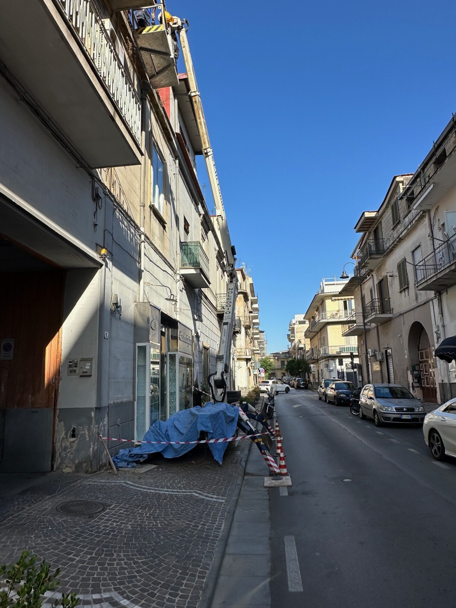 Ripristino cornicione con il nostro 🕷 dalle piccole dimensioni ma grandi prestazioni ti permette di lavorare sicuro,comodo senza interrompere la viabilità presso Afragola