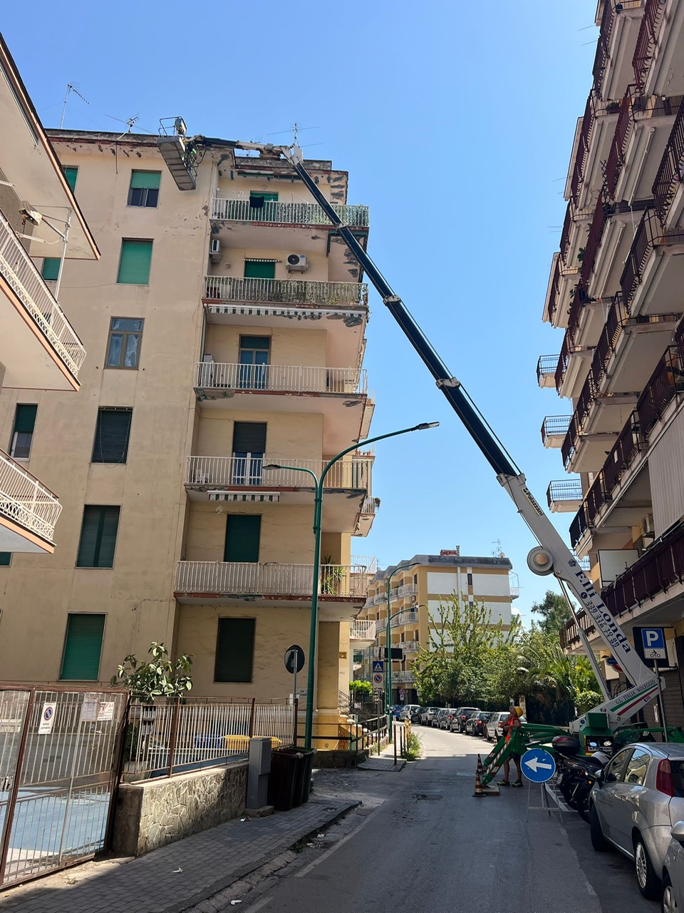 Spicconatura e messa in sicurezza con il nostro Ragno 🕷 comodo e sicuro presso Torre del Greco