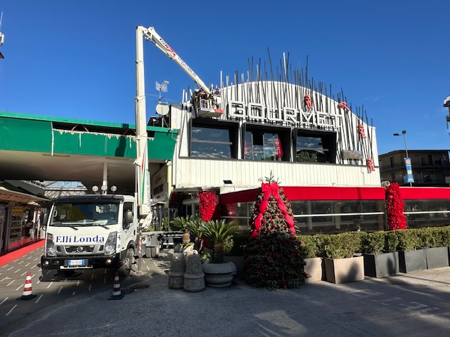 Montaggio e manutenzione con la nostra piattaforma aerea pratica e veloce presso Afragola