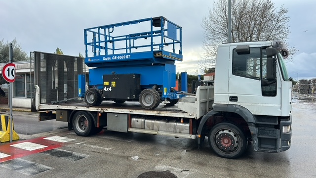 Trasporto Piattaforma Aerea Pantografo presso zona industriale Caivano