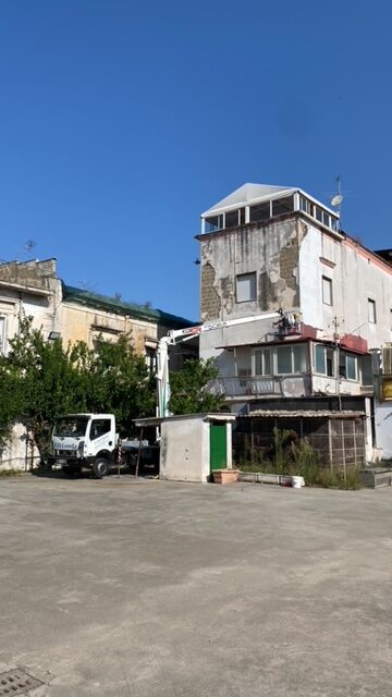 Manutenzione veloce sicura e comoda con le nostre piattaforme aeree presso Afragola