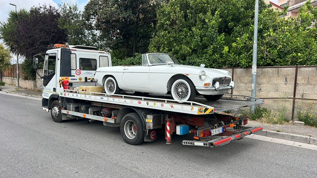 Trasporto Autovetture da collezione col nostro carroattrezzi