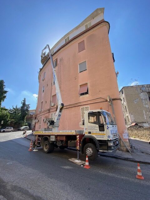 Pitturazione e manutenzione con le nostre attrezzature diventa semplice comodo e sicuro presso Napoli