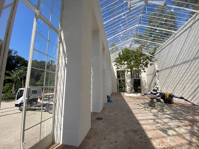 Manutenzione vetrate con il nostro Ragno compatto e adatto a lavorare su pavimentazione delicata presso Reggia di Caserta