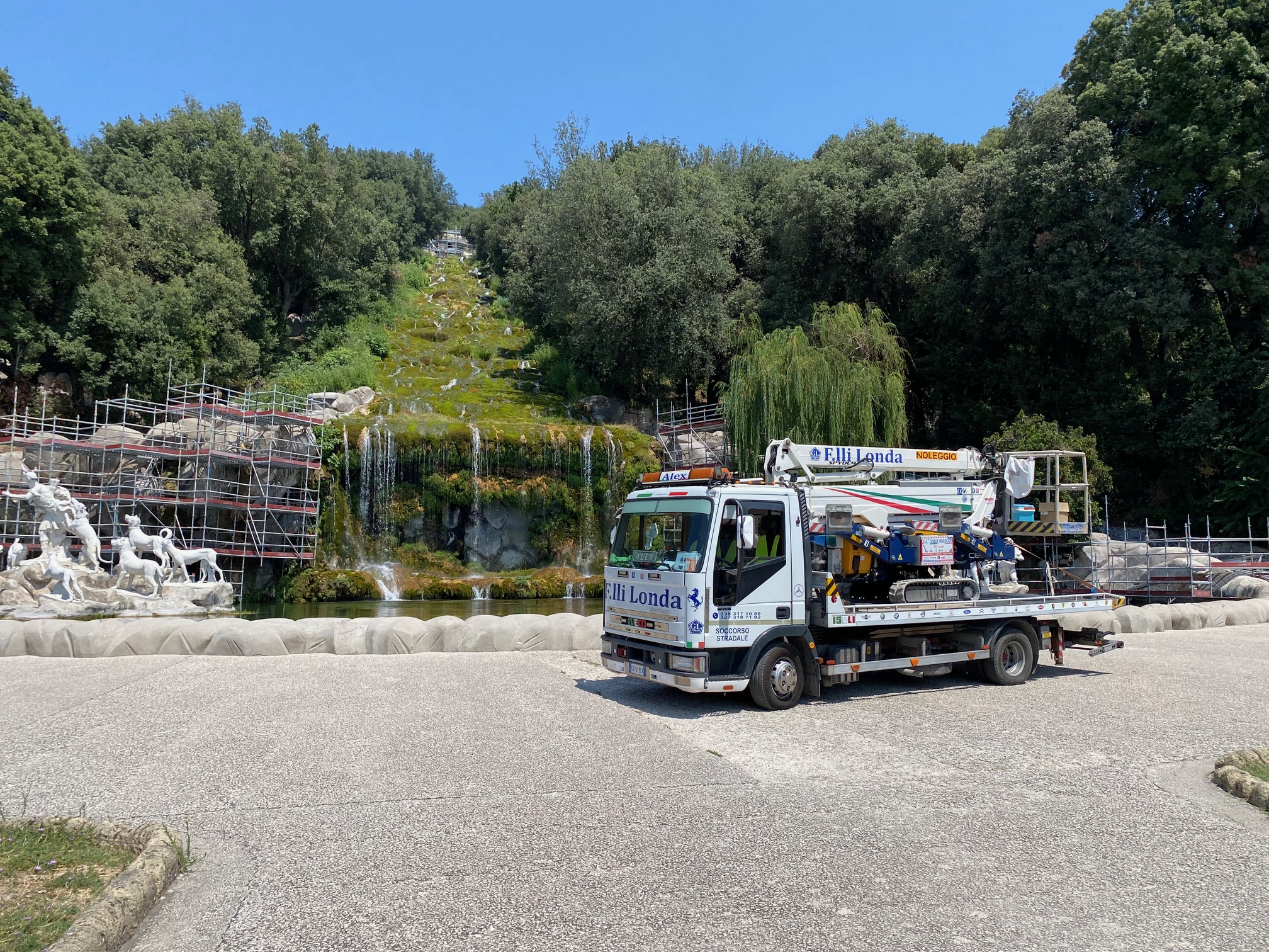 Con i nostri mezzi entriamo dappertutto presso Reggia di Caserta