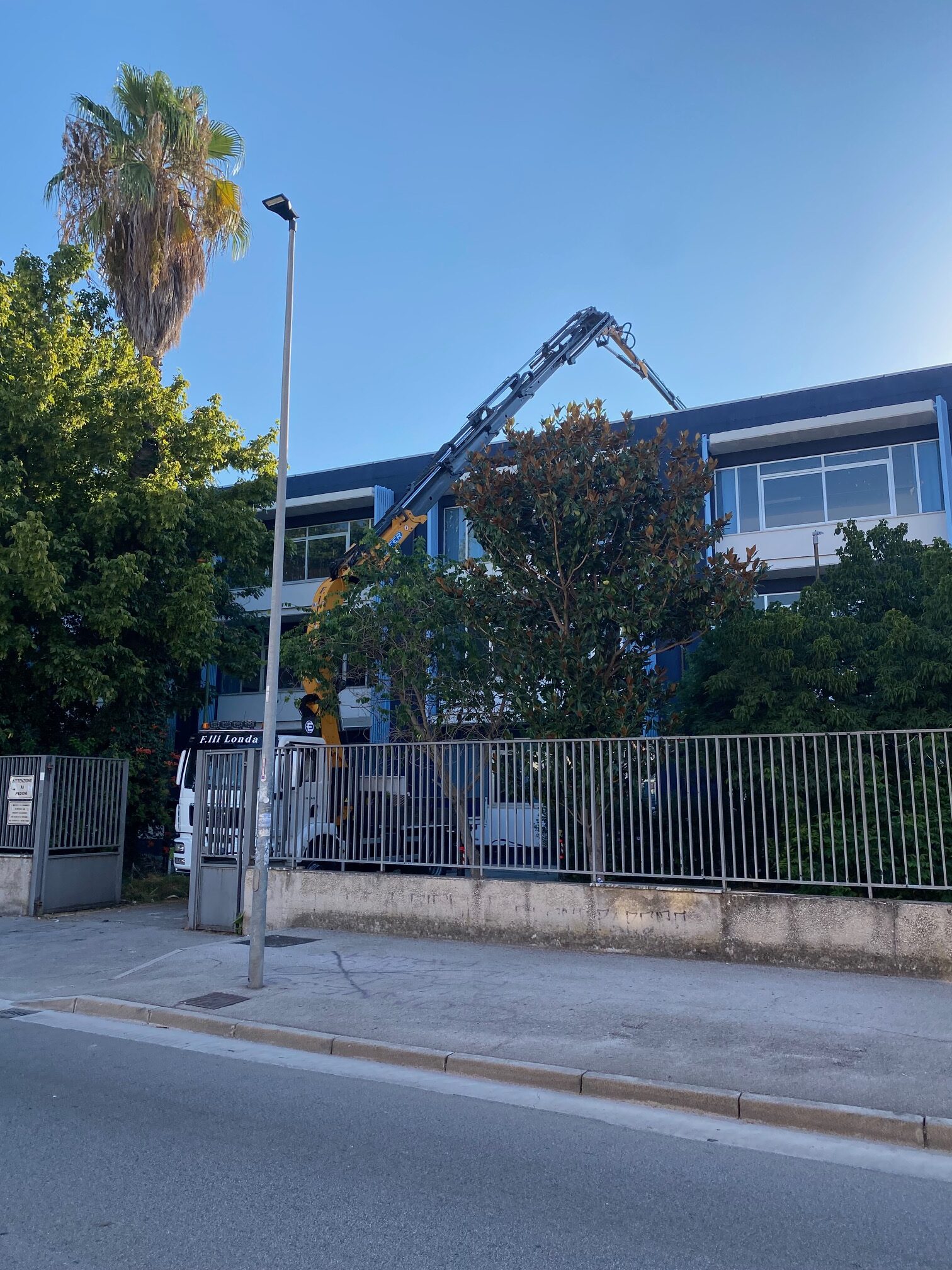 Sollevamento infissi pvc presso Liceo E.Fermi Aversa