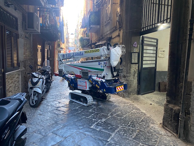 Con le nostre attrezzature entriamo dappertutto presso “Forcella” Napoli